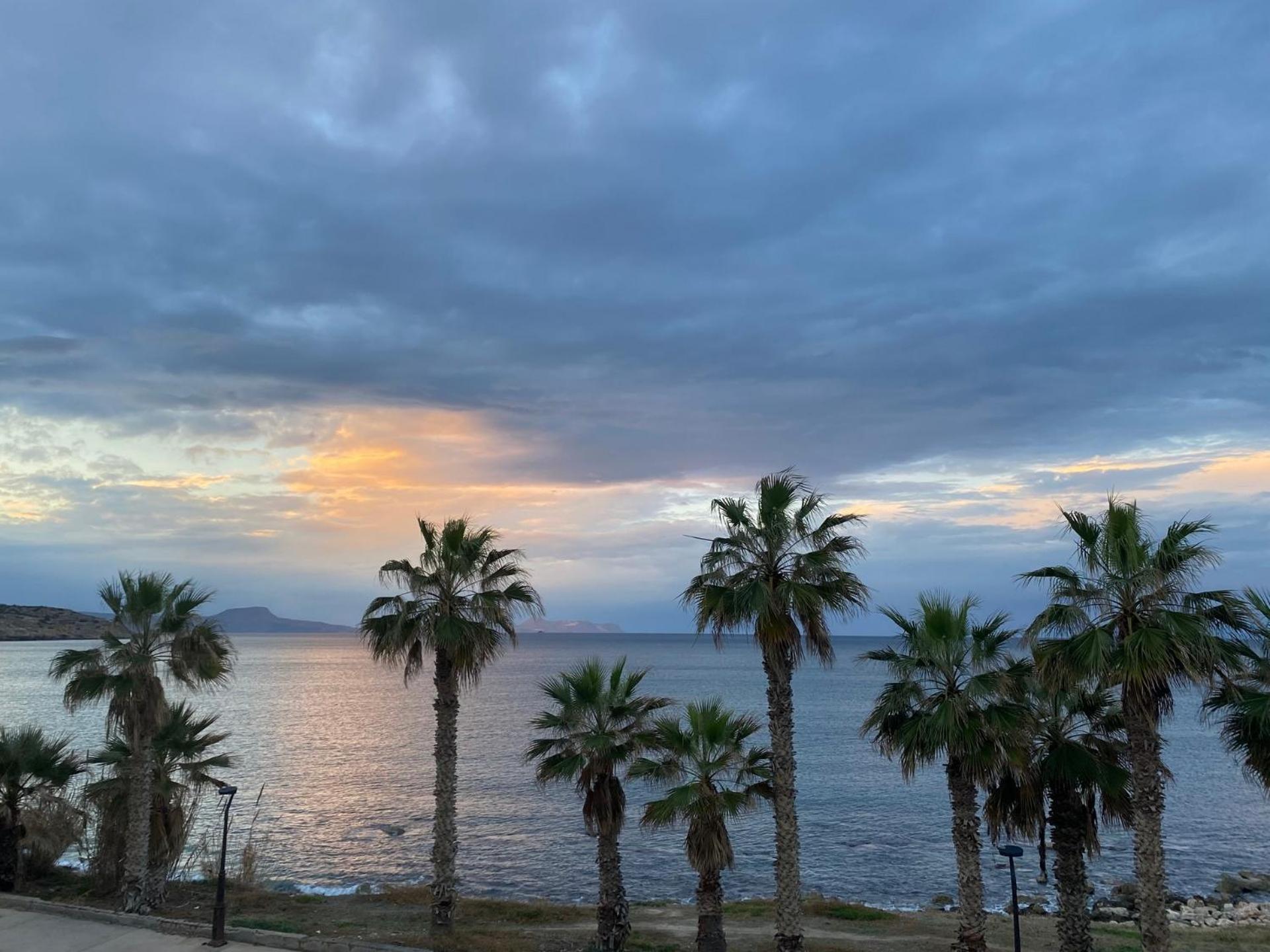 Eftihia Apartments By The Sea Rethymno  Bagian luar foto